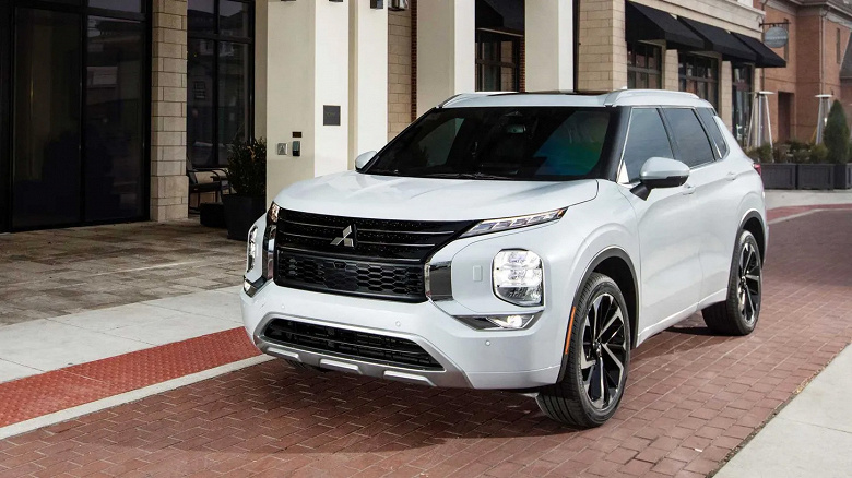 Популярный японский кроссовер дешевле Geely Monjaro. В Россию привезли новые Mitsubishi Outlander — от 3,8 млн рублей